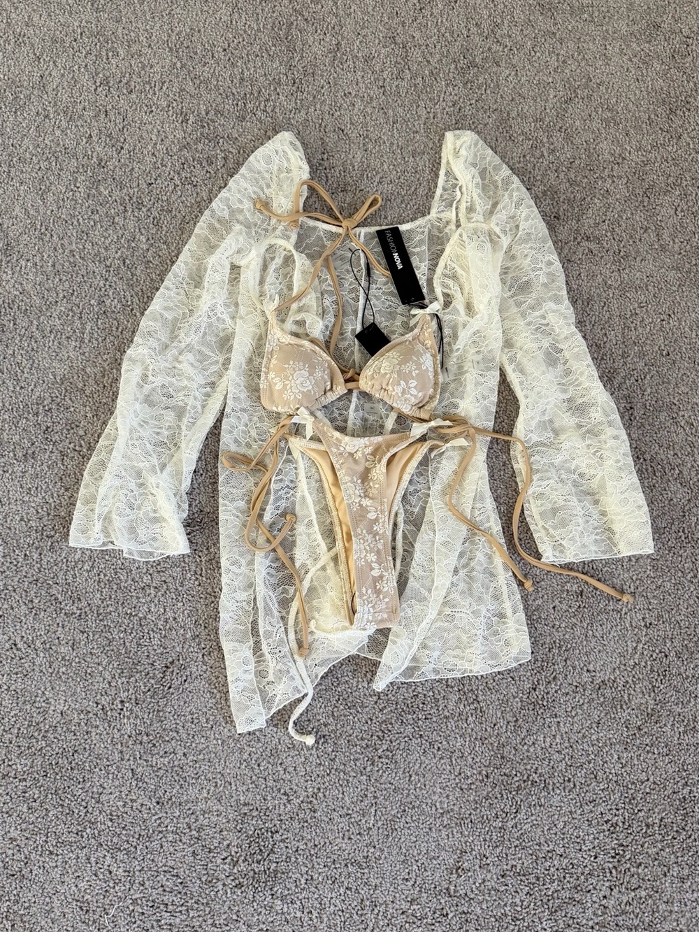 Lace Bikini - Picture 3 of 4